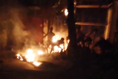 Nam thanh niên tẩm xăng tự thiêu trước nhà