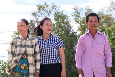 Hai hộ dân nghèo "chân lấm tay bùn" tình nguyện hiến hơn 22.000 m2 đất xây trường học