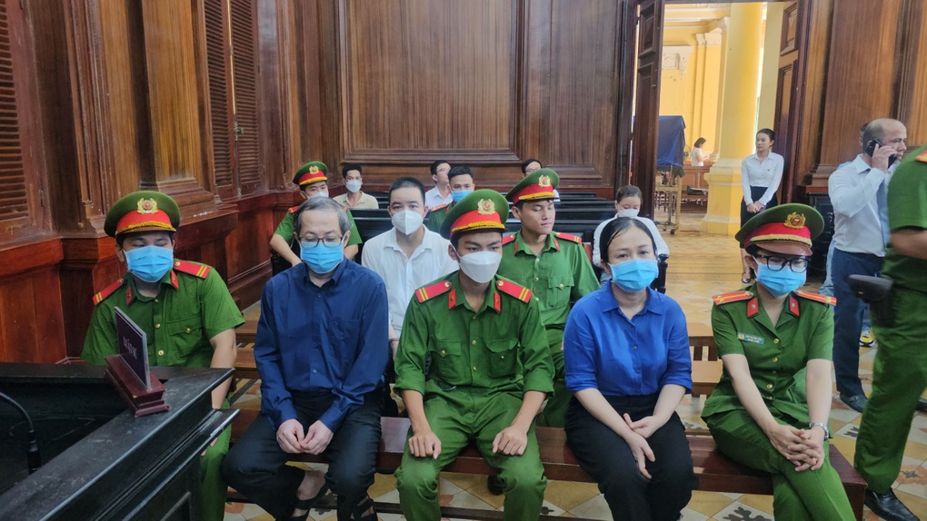 Cựu Giám đốc Bệnh viện TP Thủ Đức được giảm 3 năm tù - 2 Cựu Giám đốc Bệnh viện TP Thủ Đức được giảm 3 năm tù - 2