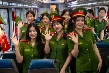 800 học viên Cảnh sát nhân dân lên tàu vào Nam làm nhiệm vụ dịp đại lễ 30/4