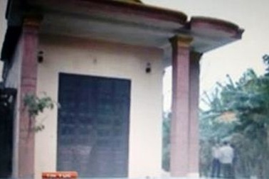 Vợ nấu cơm muộn, chồng bóp cổ vợ bắt uống thuốc sâu đến chết