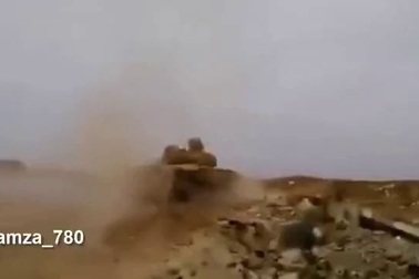 Tên lửa TOW tìm ra điểm yếu của T-72 để tấn công