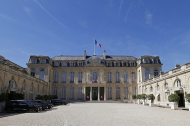 Pháp điều tra nghi vấn nữ quân nhân bị cưỡng hiếp trong dinh tổng thống