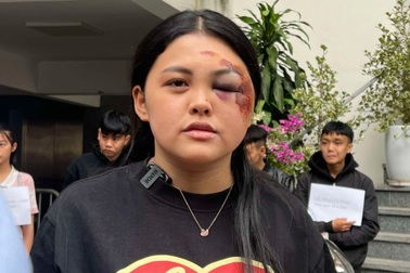 Nhóm "quái xế" tông chết cô gái dừng đèn đỏ bị khởi tố tội gì?