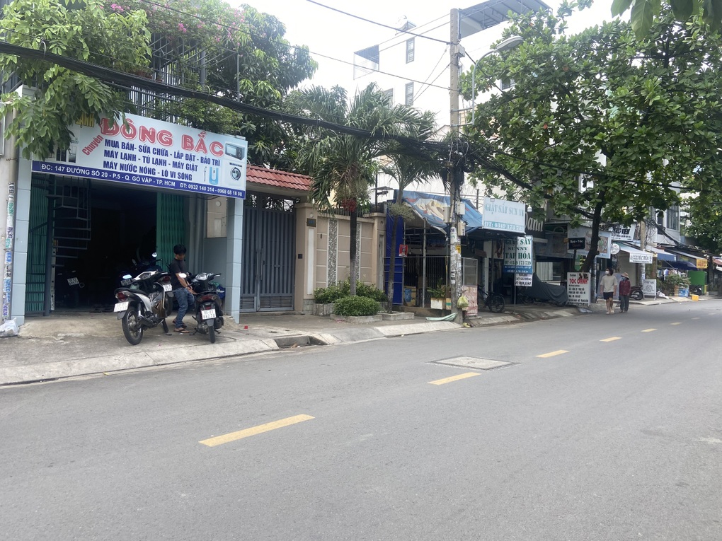 Người đàn ông bị đánh tử vong bên đường lúc rạng sáng ở TPHCM - 1 Người đàn ông bị đánh tử vong bên đường lúc rạng sáng ở TPHCM - 1