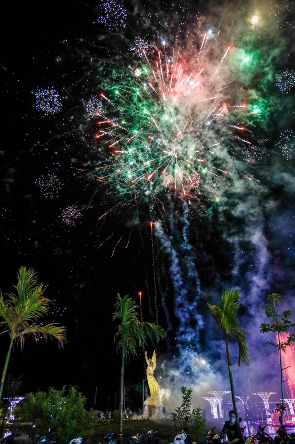 Giới trẻ miền Tây đổ về Vị Thanh tham gia đại nhạc hội Venice By Nights - 6 Giới trẻ miền Tây đổ về Vị Thanh tham gia đại nhạc hội Venice By Nights - 6