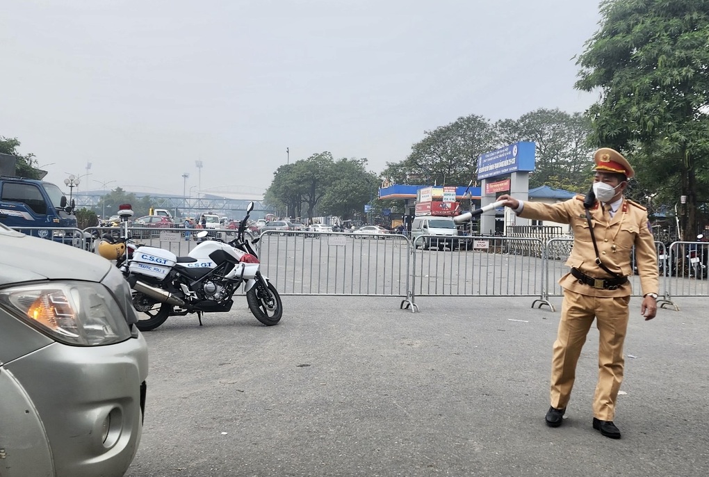Phong tỏa trung tâm đăng kiểm: Công an ập vào yêu cầu nhiều chủ xe rời đi - 7 Phong tỏa trung tâm đăng kiểm: Công an ập vào yêu cầu nhiều chủ xe rời đi - 7
