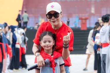 Mỹ Tâm nói gì về bé gái 7 tuổi hát Quốc ca ở Quảng trường Ba Đình?