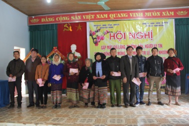 Mang “Tết sớm” đến với đồng bào Mông và Khơ Mú ở miền Tây xứ Nghệ