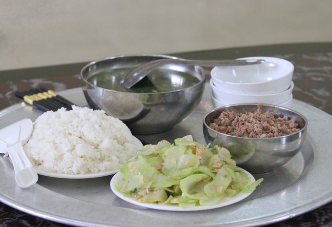 Thiếu dinh dưỡng - lỗ hổng trong bữa ăn bán trú - Ảnh 1. Thiếu dinh dưỡng - lỗ hổng trong bữa ăn bán trú - Ảnh 1.