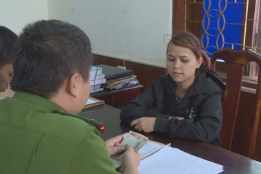 Chở con đến trường, phụ huynh tiện tay “chôm” tài sản của giáo viên