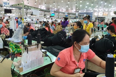 Công đoàn, công nhân lao động tiếp tục chủ động phòng chống Covid-19