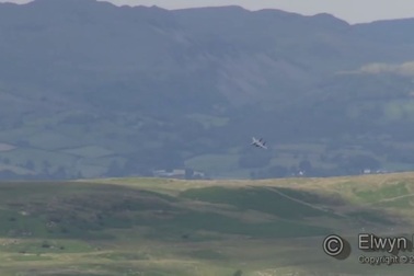 Máy bay chiến đấu Boeing F-15E phô diễn sức mạnh trên không