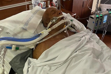 Võ sĩ lao vào đám cháy cứu bố mẹ, nhập viện trong tình trạng nguy kịch