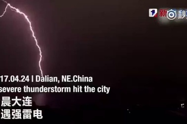 MC Trung Quốc bị sét đánh khi đang dẫn chương trình