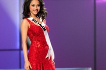 Hoàng My rực rỡ váy đỏ trong đêm sơ khảo