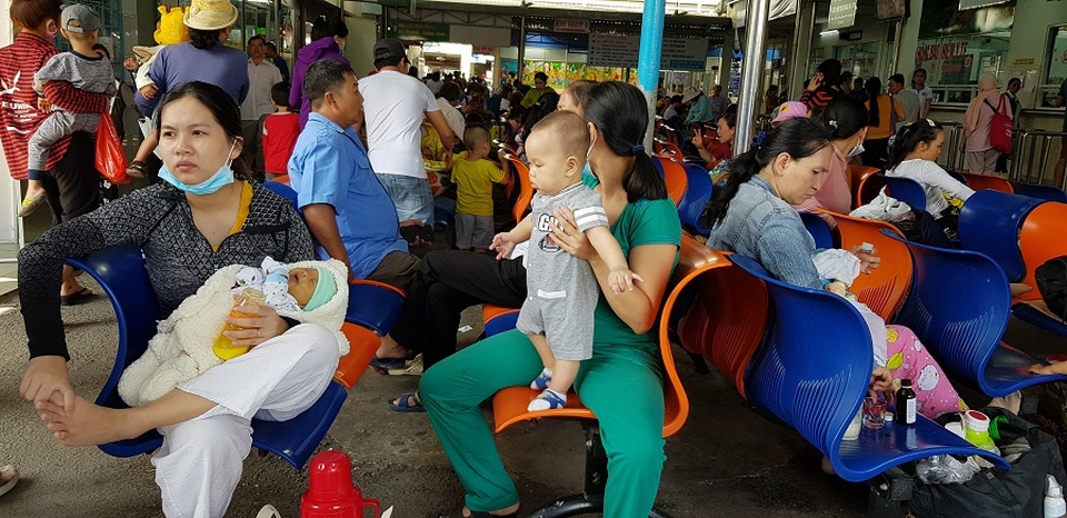 Nhiều trẻ mắc bệnh truyền nhiễm cấp tính ở “ngưỡng cửa” chích ngừa - 1 Nhiều trẻ mắc bệnh truyền nhiễm cấp tính ở “ngưỡng cửa” chích ngừa - 1