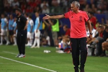 Chính sách chuyển nhượng của Mourinho khiến người hâm mộ MU lo lắng