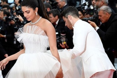 Priyanka Chopra chia sẻ về cuộc hôn nhân với chồng kém 10 tuổi