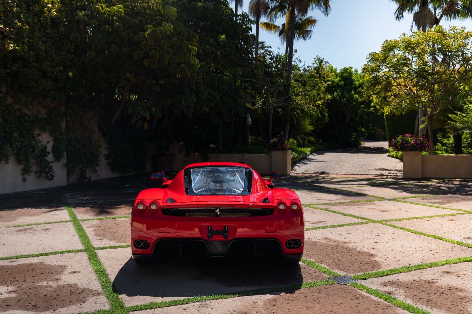 Soi chi tiết siêu xe Ferrari Enzo vừa lập kỷ lục bán đấu giá trực tuyến - 14 Soi chi tiết siêu xe Ferrari Enzo vừa lập kỷ lục bán đấu giá trực tuyến - 14
