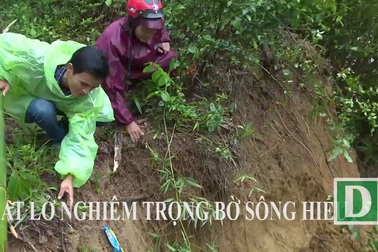 Phấp phỏm sống bên bờ sông bị sạt lở nghiêm trọng