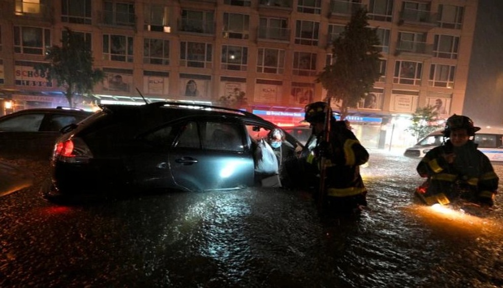 Mưa lũ lịch sử nhấn chìm hàng loạt thành phố Mỹ, ít nhất 46 người chết - 5 Mưa lũ lịch sử nhấn chìm hàng loạt thành phố Mỹ, ít nhất 46 người chết - 5