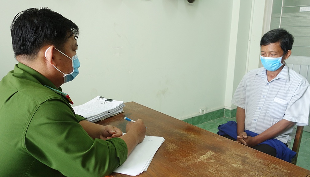 Bắt tạm giam nguyên cán bộ địa chính xã chiếm đoạt trên 3,1 tỷ đồng - 1 Bắt tạm giam nguyên cán bộ địa chính xã chiếm đoạt trên 3,1 tỷ đồng - 1