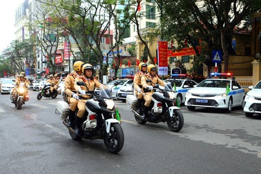 Hà Nội ra quân đảm bảo trật tự an toàn giao thông đầu năm mới