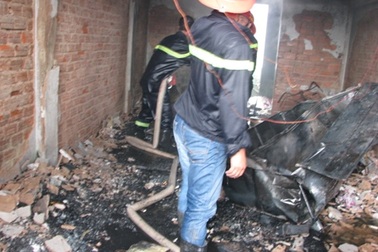 Cháy lớn tại khu chung cư cũ