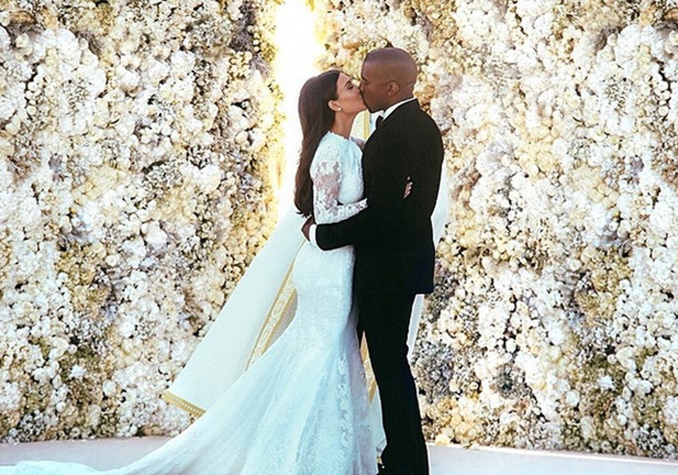 Những cột mốc đáng nhớ trong mối quan hệ của Kim Kardashian - Kanye West - 10 Những cột mốc đáng nhớ trong mối quan hệ của Kim Kardashian - Kanye West - 10