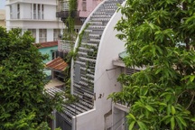 Vỏ bọc độc đáo của ngôi nhà được ví như "ốc đảo" xanh ở TPHCM