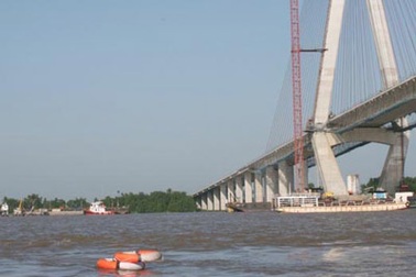 Chưa thể trục vớt con tàu chở 500 tấn xi măng