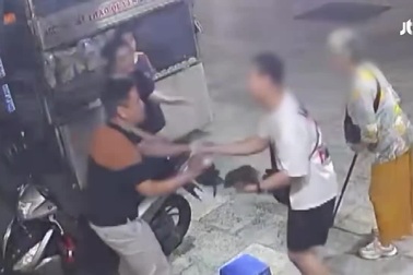 Báo Hàn cảm ơn người đàn ông Việt giúp cụ bà và từ chối nhận 13 triệu đồng