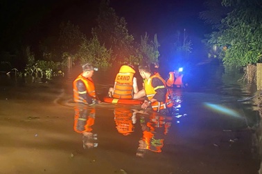 Những người lính lao về phía hiểm nguy