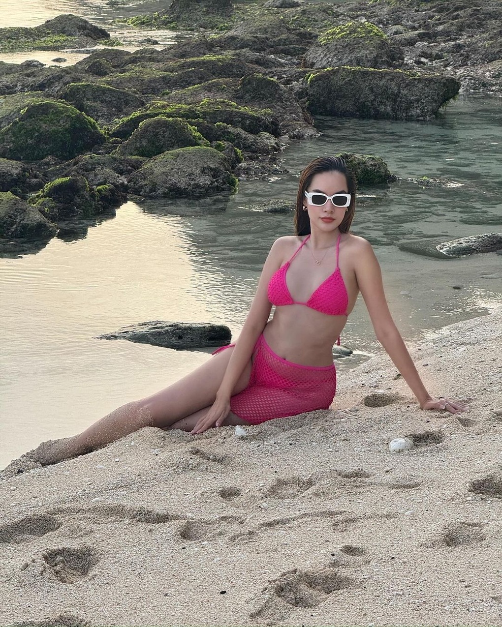 Hoa hậu Đỗ Thị Hà và dàn người đẹp diện bikini đọ dáng gợi cảm - 4