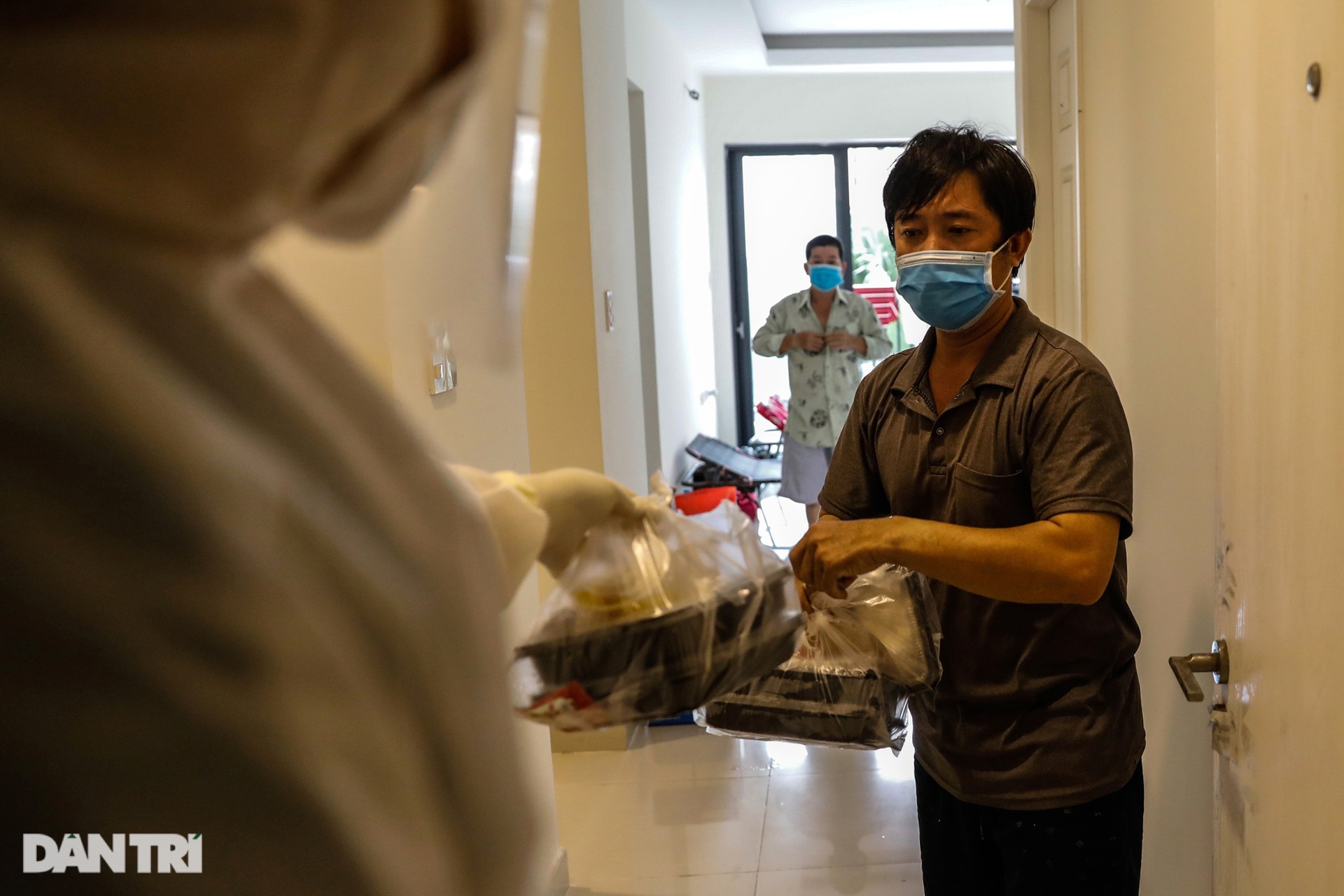 Gặp mặt, trò chuyện trực tiếp với hàng trăm F0 ở TPHCM - 18 Gặp mặt, trò chuyện trực tiếp với hàng trăm F0 ở TPHCM - 18