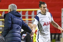 HLV Mourinho nổi giận vì hành động của Gareth Bale