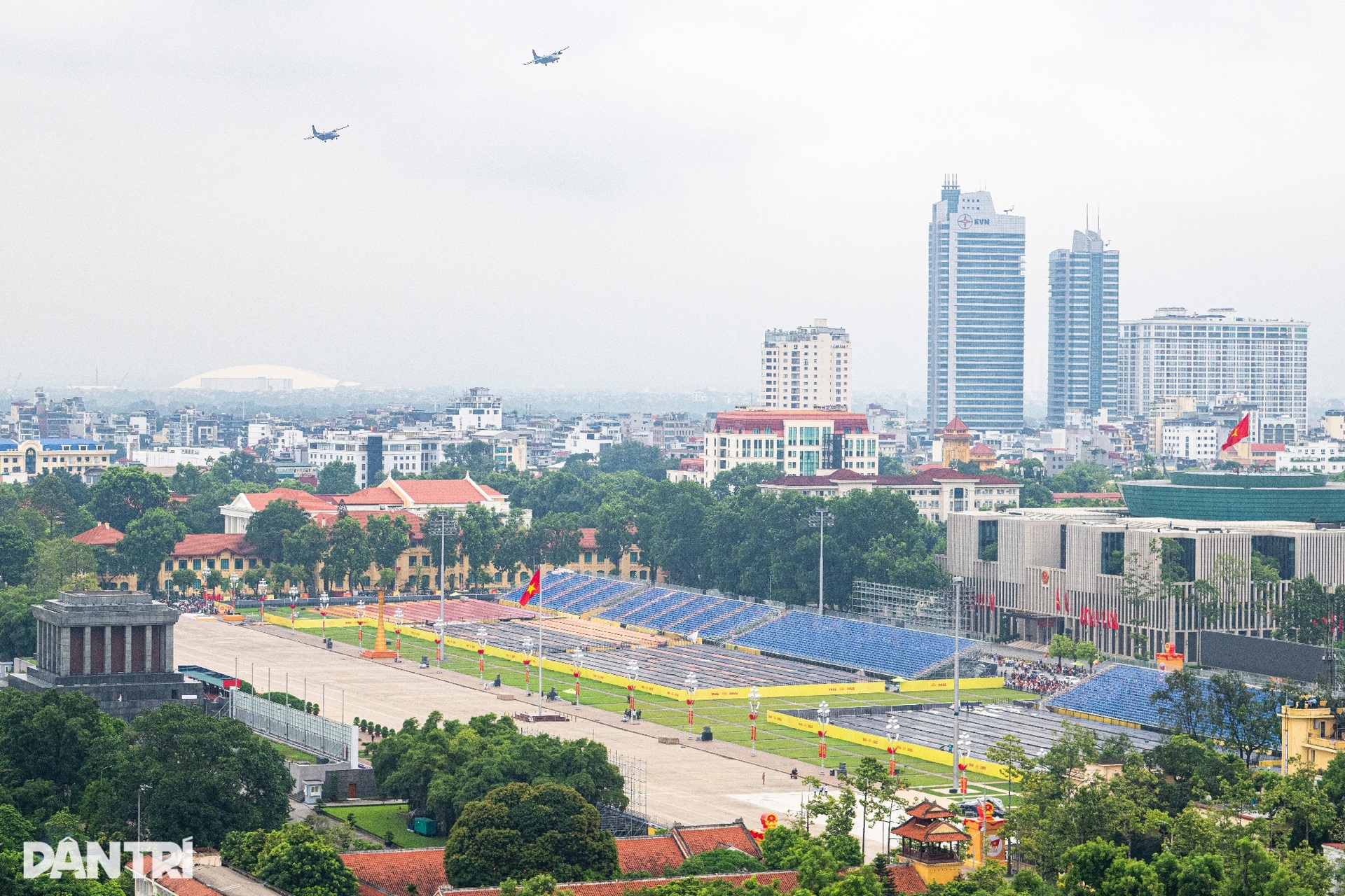 Kiêu hãnh hình ảnh 12 máy bay tập nhiệm vụ A80 trên Quảng trường Ba Đình - 16 Kiêu hãnh hình ảnh 12 máy bay tập nhiệm vụ A80 trên Quảng trường Ba Đình - 16