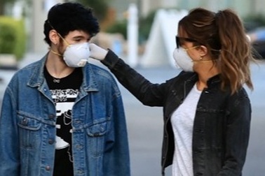 Kate Beckinsale tình tứ bên bạn trai kém 23 tuổi