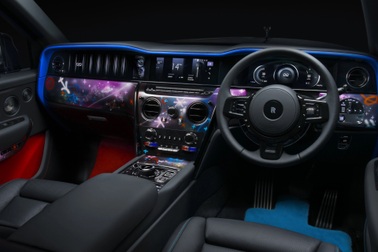 Nghệ sỹ gốc Việt làm mới SUV siêu sang Rolls-Royce Cullinan