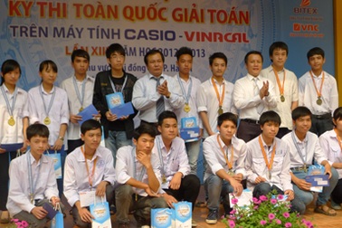 Gần 1.500 học sinh so tài giải toán trên máy tính cầm tay 