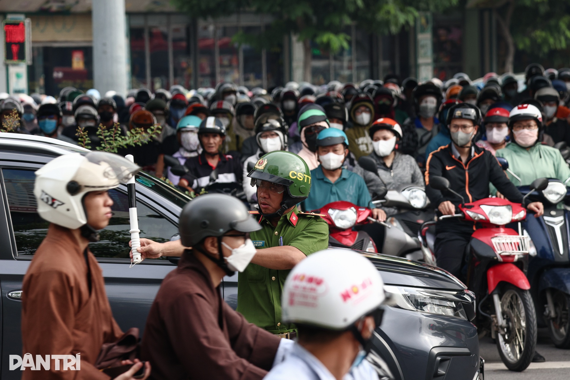 Kẹt xe không lối thoát trong sáng đầu tuần ở cửa ngõ TPHCM - 11 Kẹt xe không lối thoát trong sáng đầu tuần ở cửa ngõ TPHCM - 11