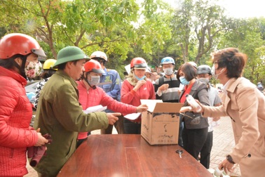 ĐH Buôn Ma Thuột sản xuất hàng ngàn lít nước sát khuẩn tặng cộng đồng