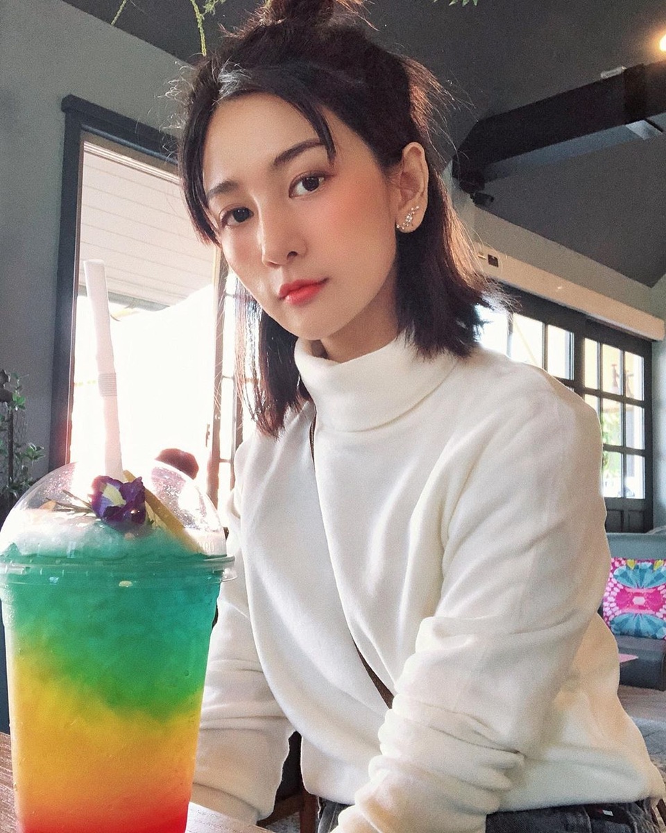 Nhan sắc đẹp tuyệt trần của nữ dẫn đoàn U23 Việt Nam - 10 Nhan sắc đẹp tuyệt trần của nữ dẫn đoàn U23 Việt Nam - 10