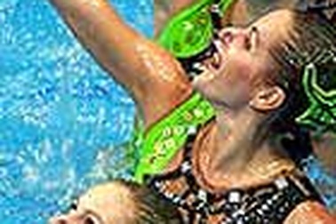 Những bệnh lây qua nước hồ bơi 