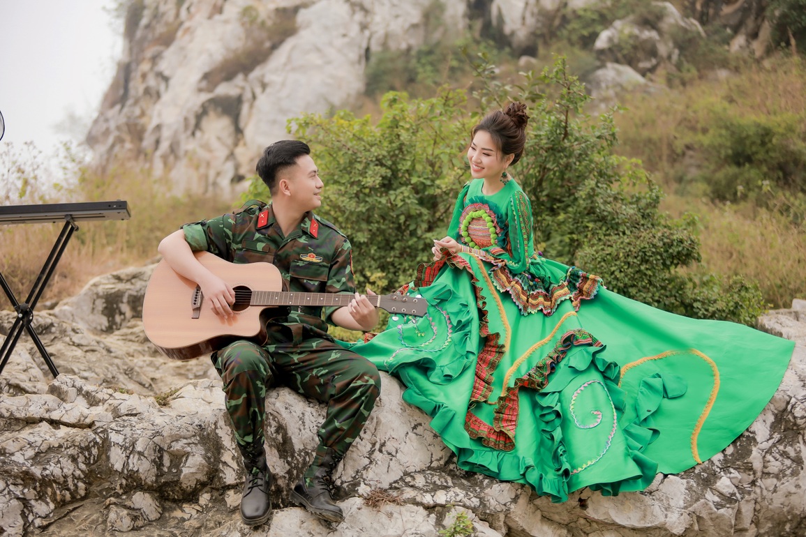Sao mai Lương Hà Mỹ Anh làm mới ca khúc Chiều biên giới nhân dịp 22/12 - 2 Sao mai Lương Hà Mỹ Anh làm mới ca khúc Chiều biên giới nhân dịp 22/12 - 2