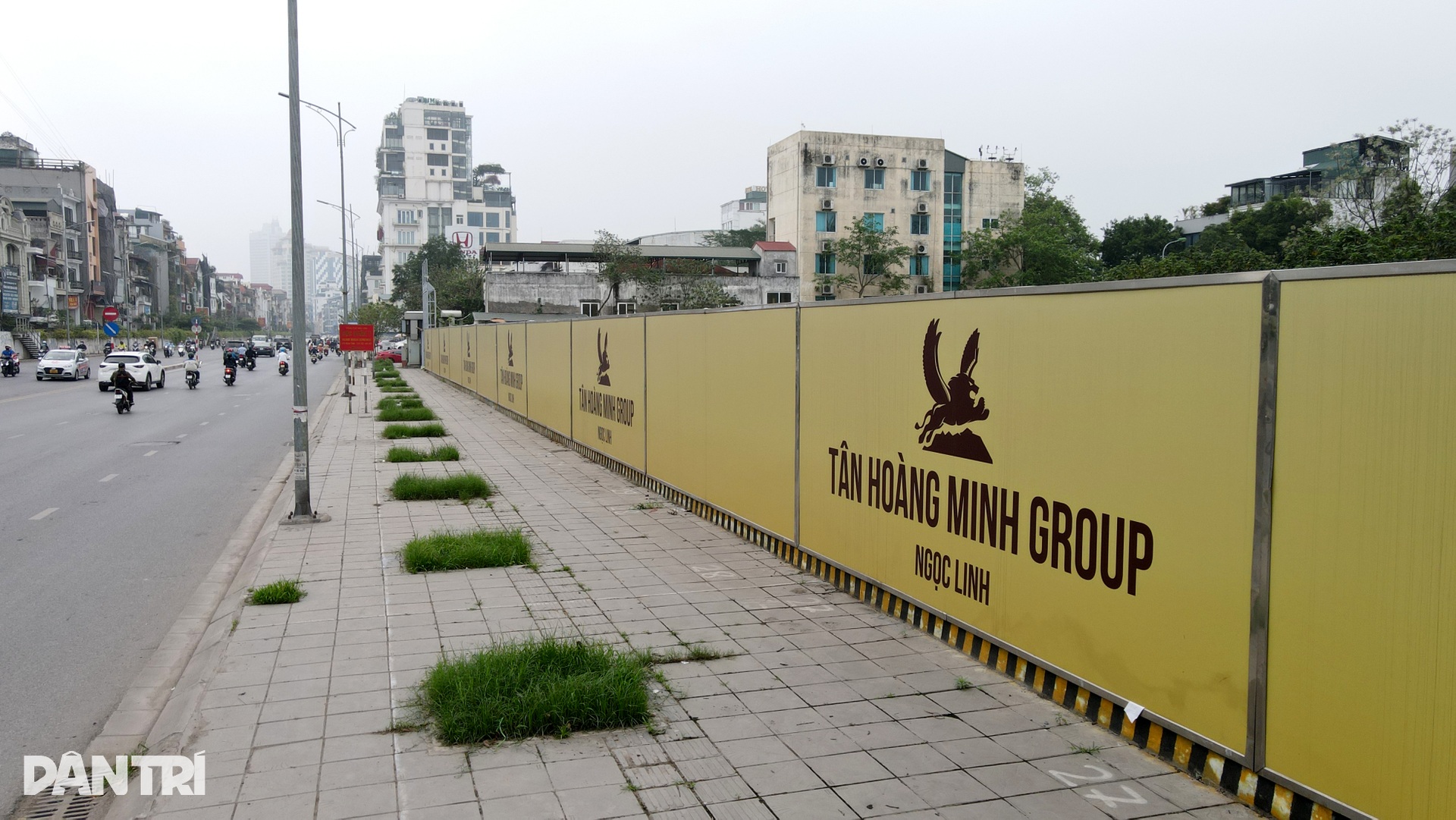 Lô đất vàng còn sót cạnh hồ Tây bất ngờ xuất hiện bảng tên Tân Hoàng Minh - 1 Lô đất vàng còn sót cạnh hồ Tây bất ngờ xuất hiện bảng tên Tân Hoàng Minh - 1
