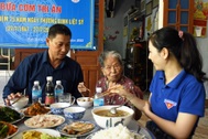 Ấm áp bữa cơm tri ân Mẹ Việt Nam anh hùng