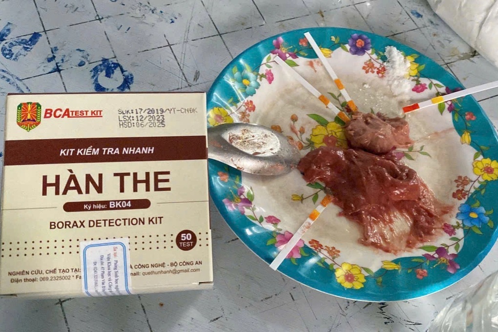 Đôi vợ chồng sản xuất 1 tấn giò chả chứa hàn the có thể bị xử lý ra sao? - 1 Đôi vợ chồng sản xuất 1 tấn giò chả chứa hàn the có thể bị xử lý ra sao? - 1