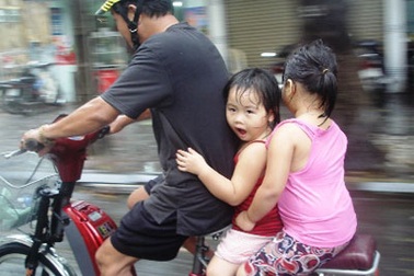 TPHCM “hạ hỏa” nhờ mưa rào